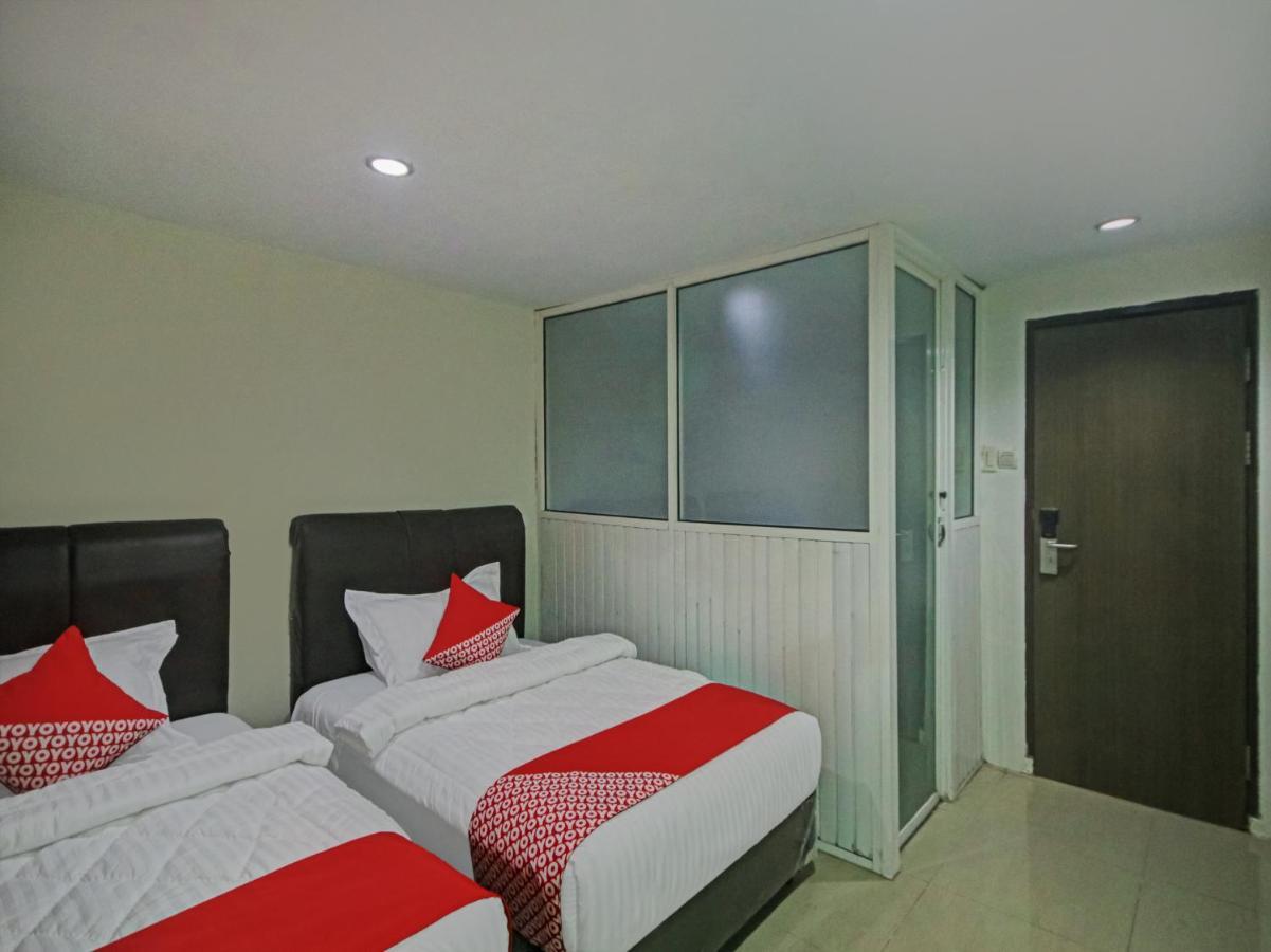 Super Oyo 2574 Z Suites Hotel Medan Esterno foto