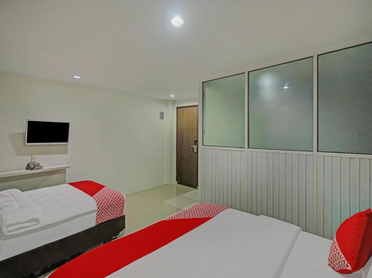 Super Oyo 2574 Z Suites Hotel Medan Esterno foto